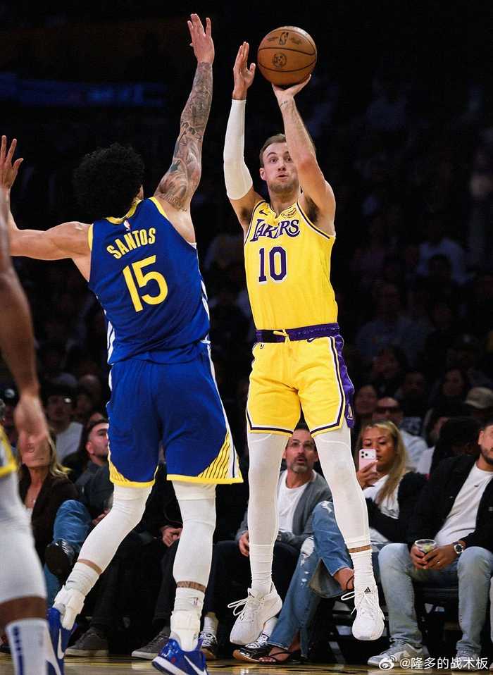 詹姆斯盛赞肯纳德湖人首秀表现，组织传球亮眼关键三分制胜