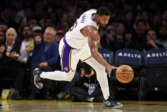 东契奇和詹姆斯爆发创纪录，湖人角色球员也大放异彩，开始变好了